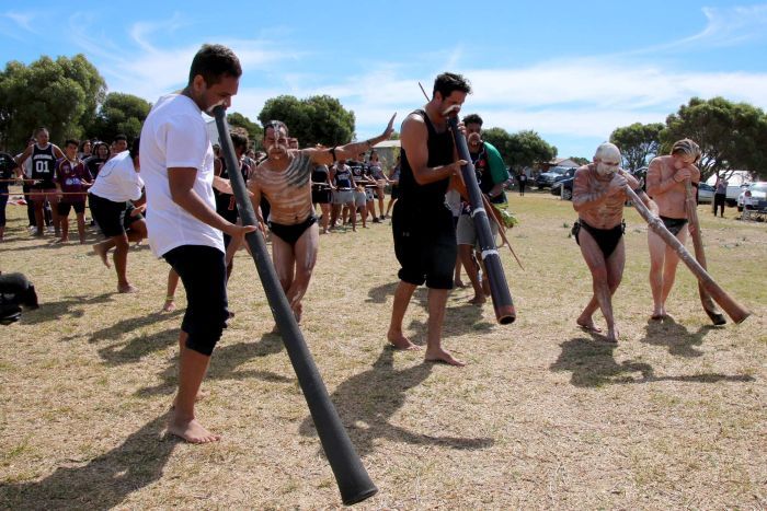 PHOTO: Aboriginal musicians and dancers join Maori doing the haka for Anzac Day. (ABC News: Irena Ceranic)